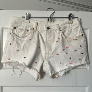 Creamy White Levi’s 501 Booty Short
